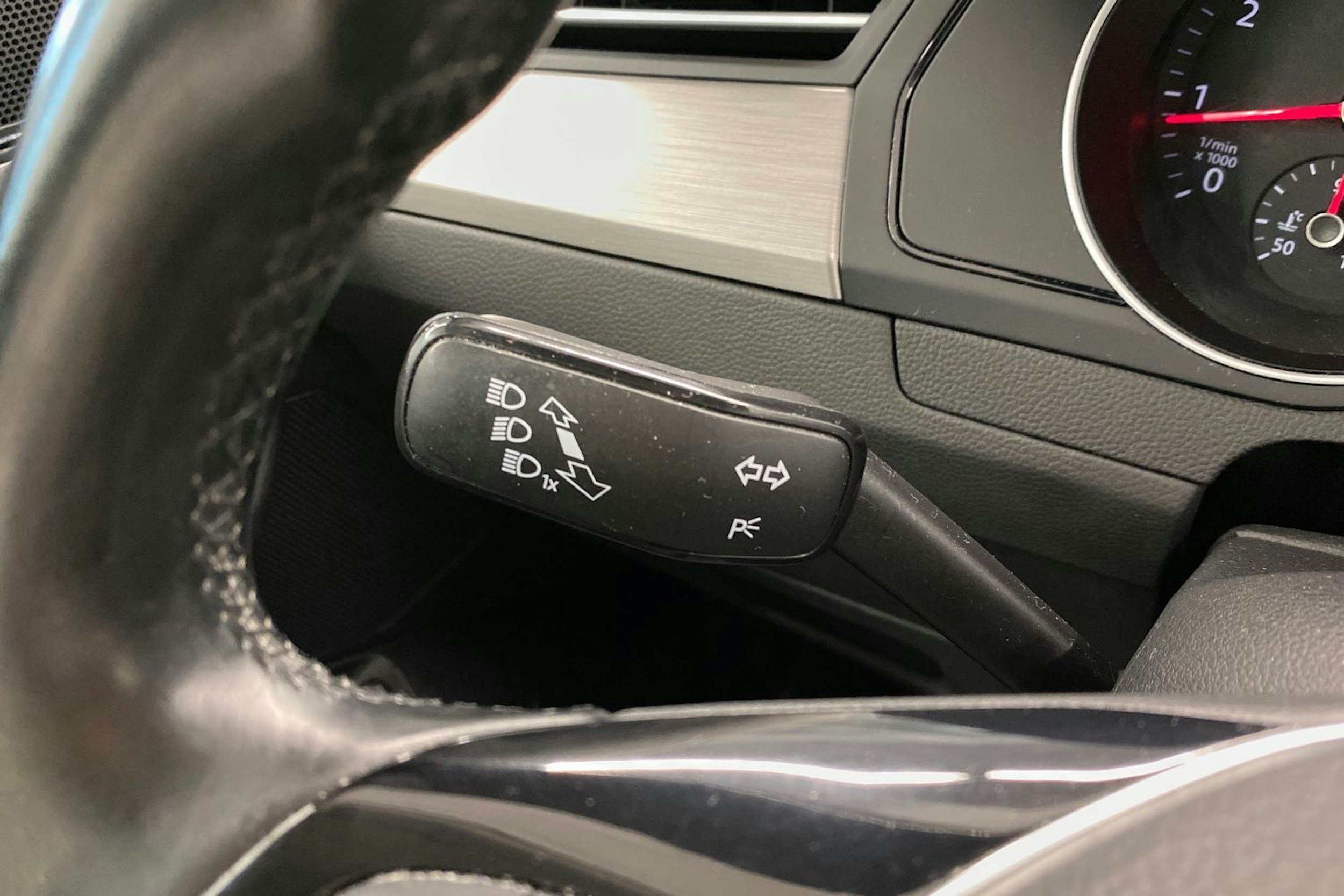 Harmaa Volkswagen Passat 2016 kuva 24.