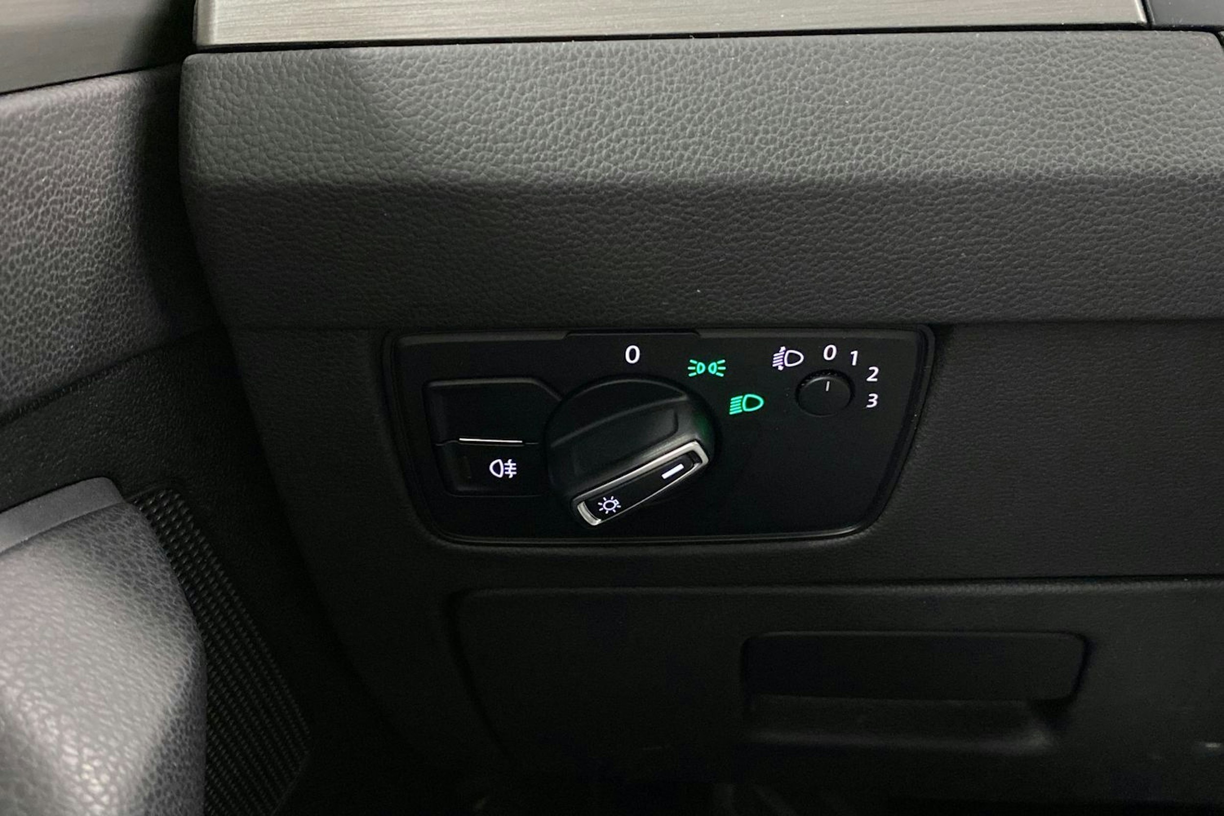 Harmaa Volkswagen Passat 2016 kuva 26.