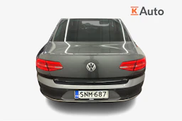 harmaa Volkswagen Passat 2016 kuva 4.