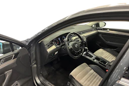 harmaa Volkswagen Passat 2016 kuva 8.