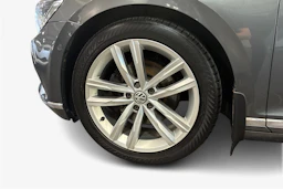 harmaa Volkswagen Passat 2016 kuva 12.