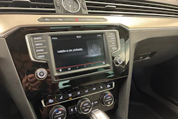 harmaa Volkswagen Passat 2016 kuva 17.