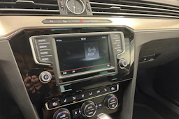 harmaa Volkswagen Passat 2016 kuva 18.