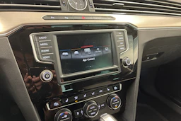 harmaa Volkswagen Passat 2016 kuva 19.