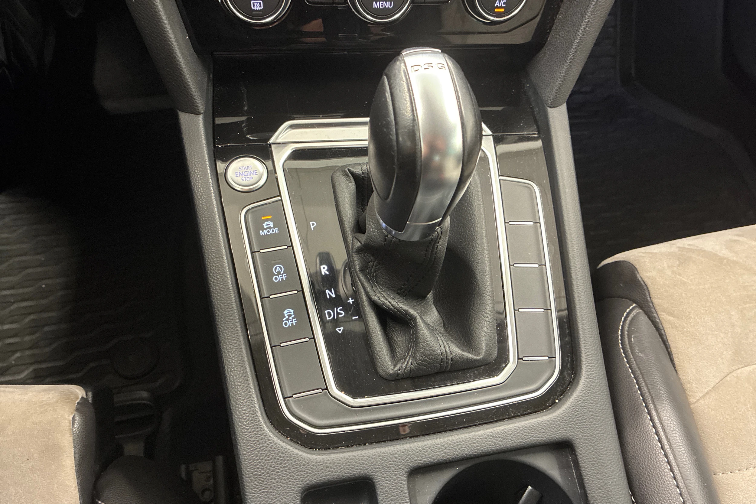 harmaa Volkswagen Passat 2016 kuva 22.