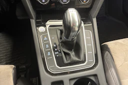 harmaa Volkswagen Passat 2016 kuva 22.