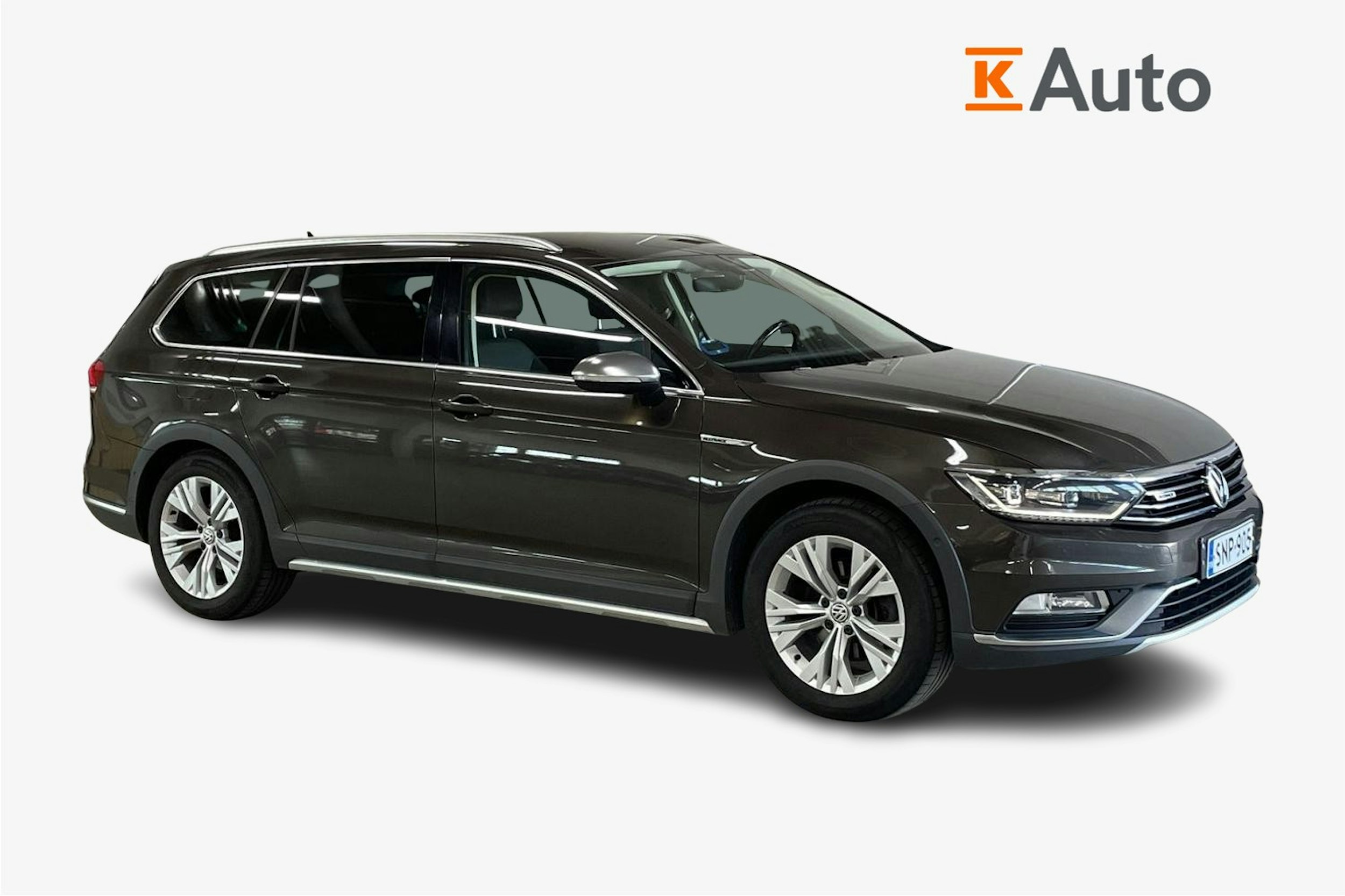 Ruskea (beige) Volkswagen PASSAT 2016 kuva 1.