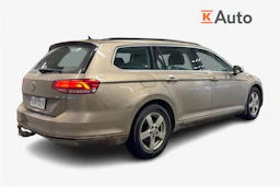 keltainen Volkswagen Passat 2016 kuva 2.