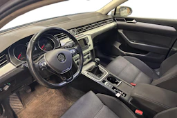 keltainen Volkswagen Passat 2016 kuva 3.