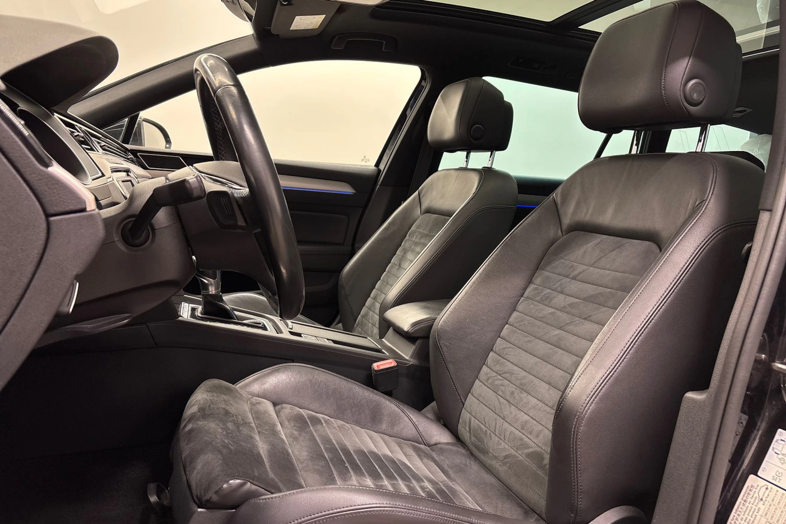 Musta Volkswagen PASSAT 2016 kuva 11.