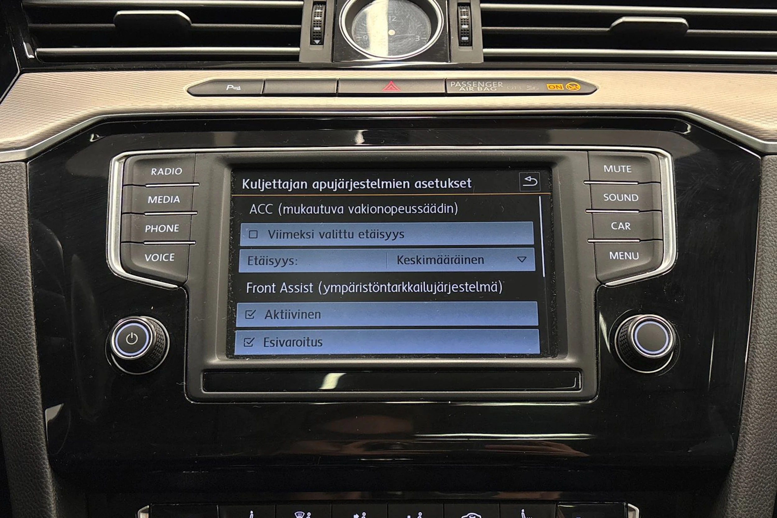 Musta Volkswagen PASSAT 2016 kuva 17.