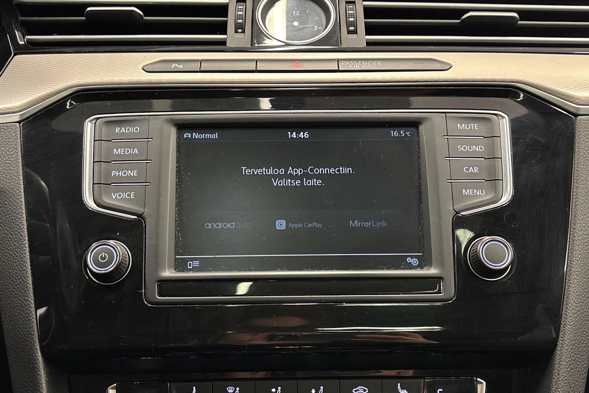 Musta Volkswagen PASSAT 2016 kuva 19.