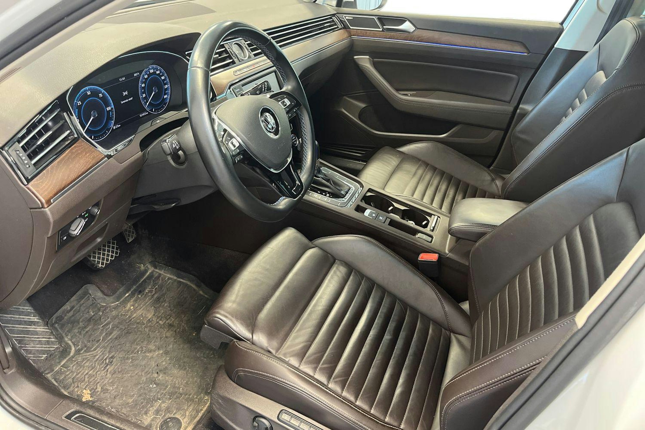 valkoinen Volkswagen Passat 2016 kuva 3.