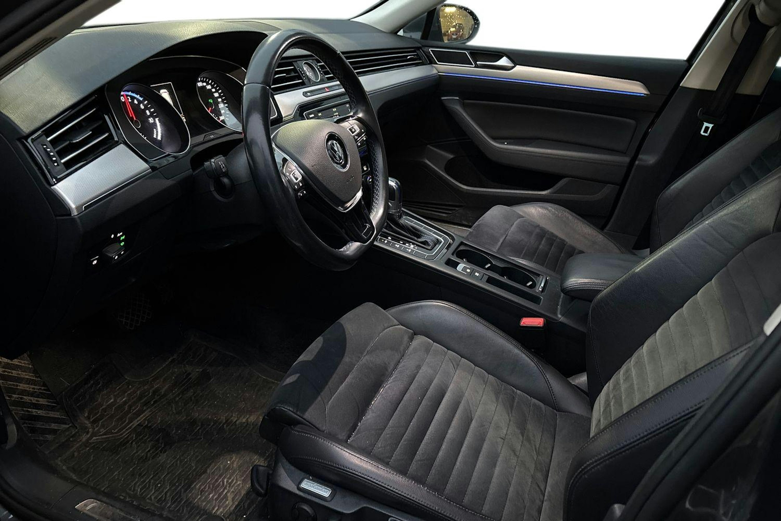 harmaa Volkswagen Passat 2016 kuva 3.