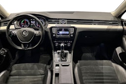 harmaa Volkswagen Passat 2016 kuva 9.