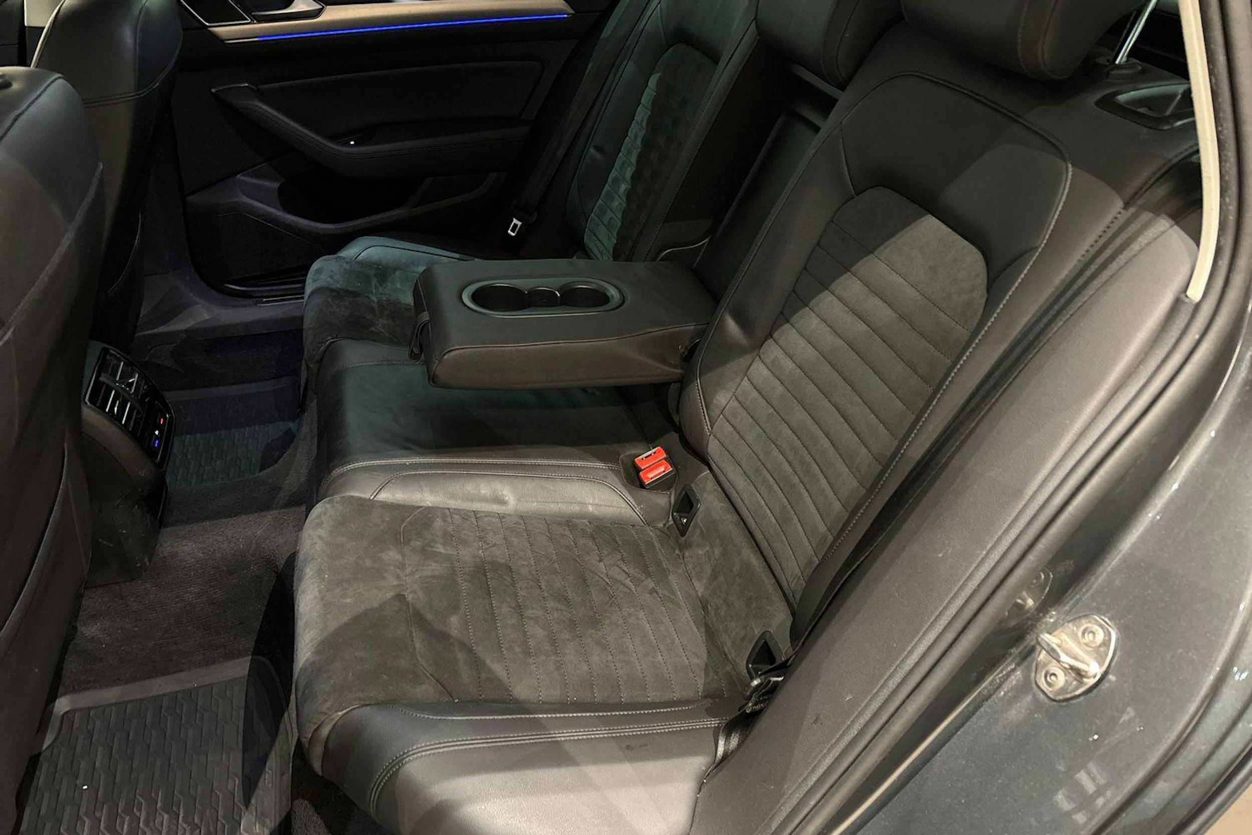 harmaa Volkswagen Passat 2016 kuva 10.