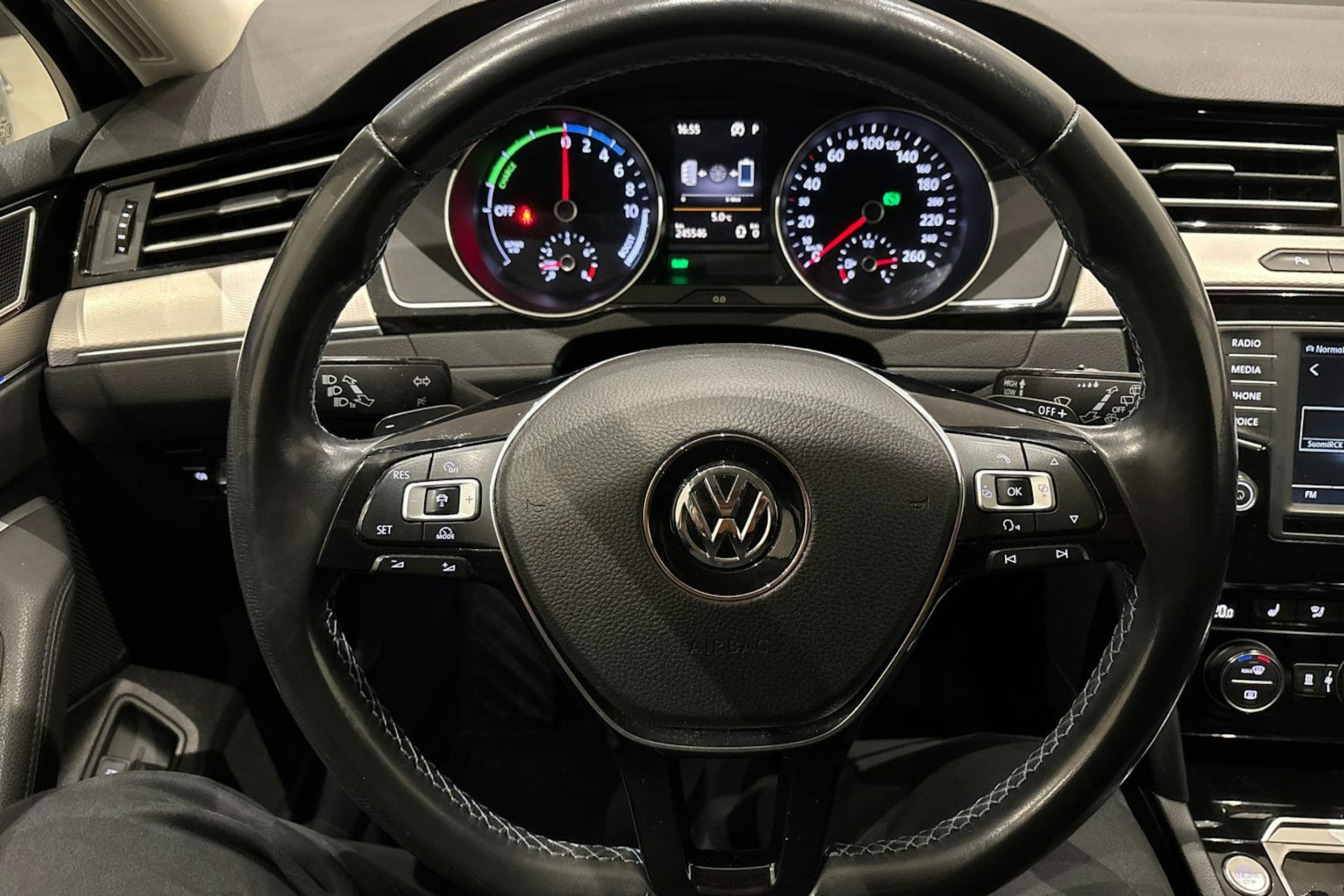 harmaa Volkswagen Passat 2016 kuva 17.