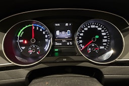 harmaa Volkswagen Passat 2016 kuva 18.