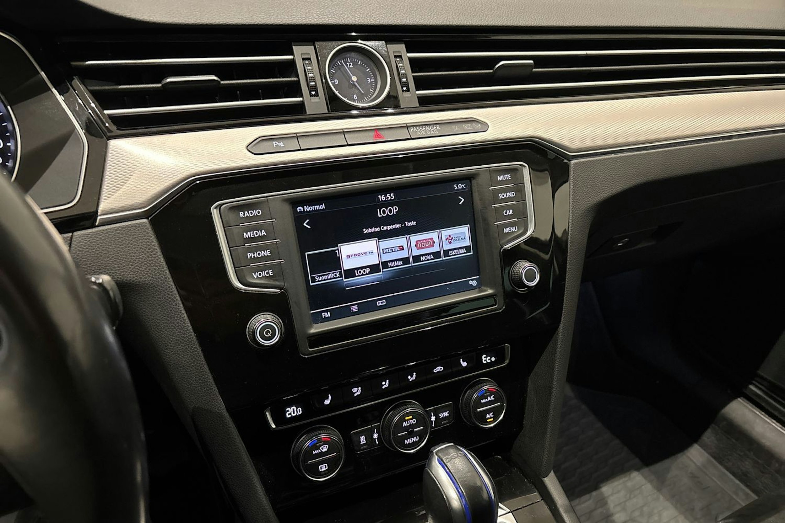 harmaa Volkswagen Passat 2016 kuva 19.