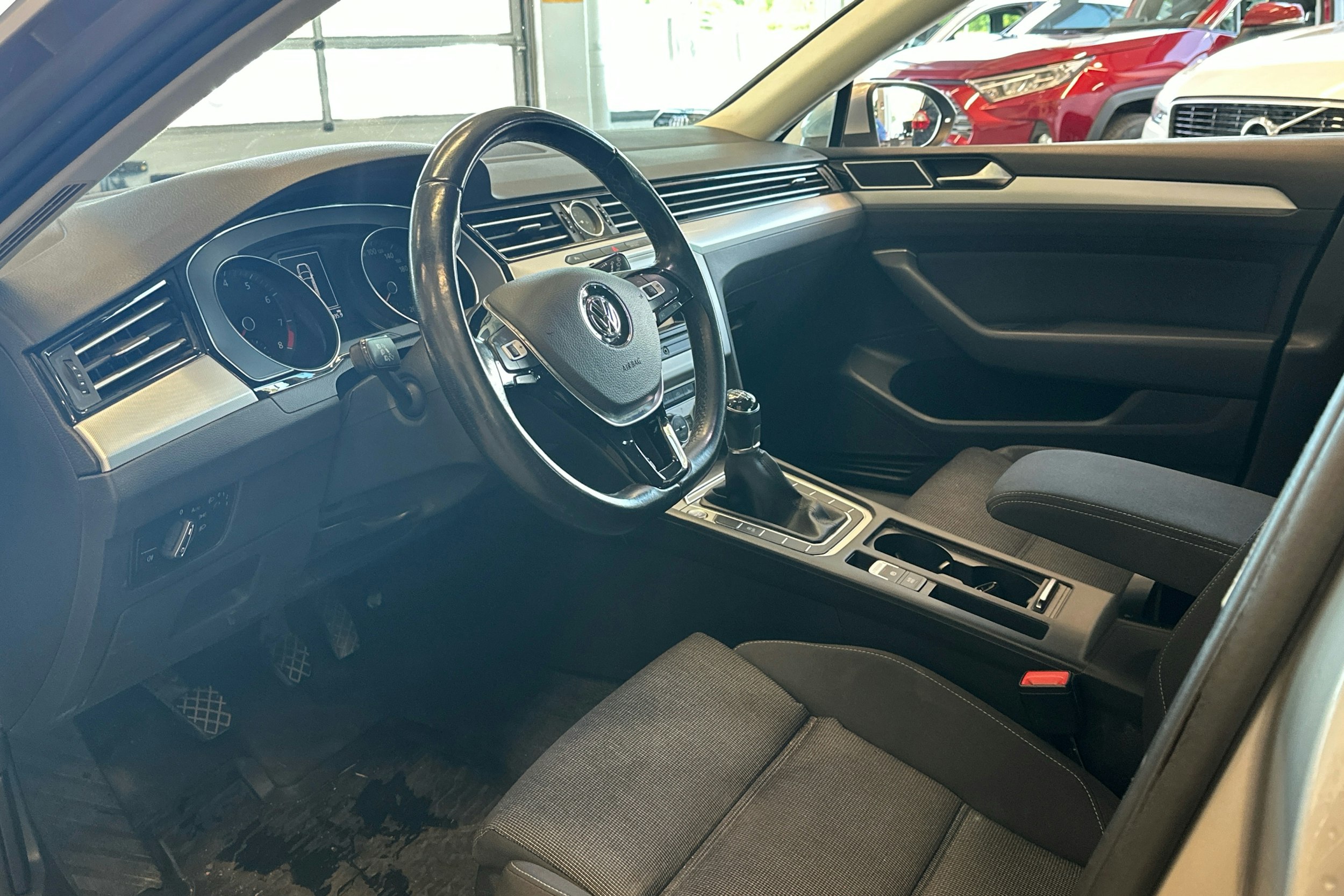 harmaa Volkswagen Passat 2016 kuva 3.