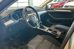 harmaa Volkswagen Passat 2016 kuva 3.