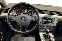 harmaa Volkswagen Passat 2016 kuva 9.