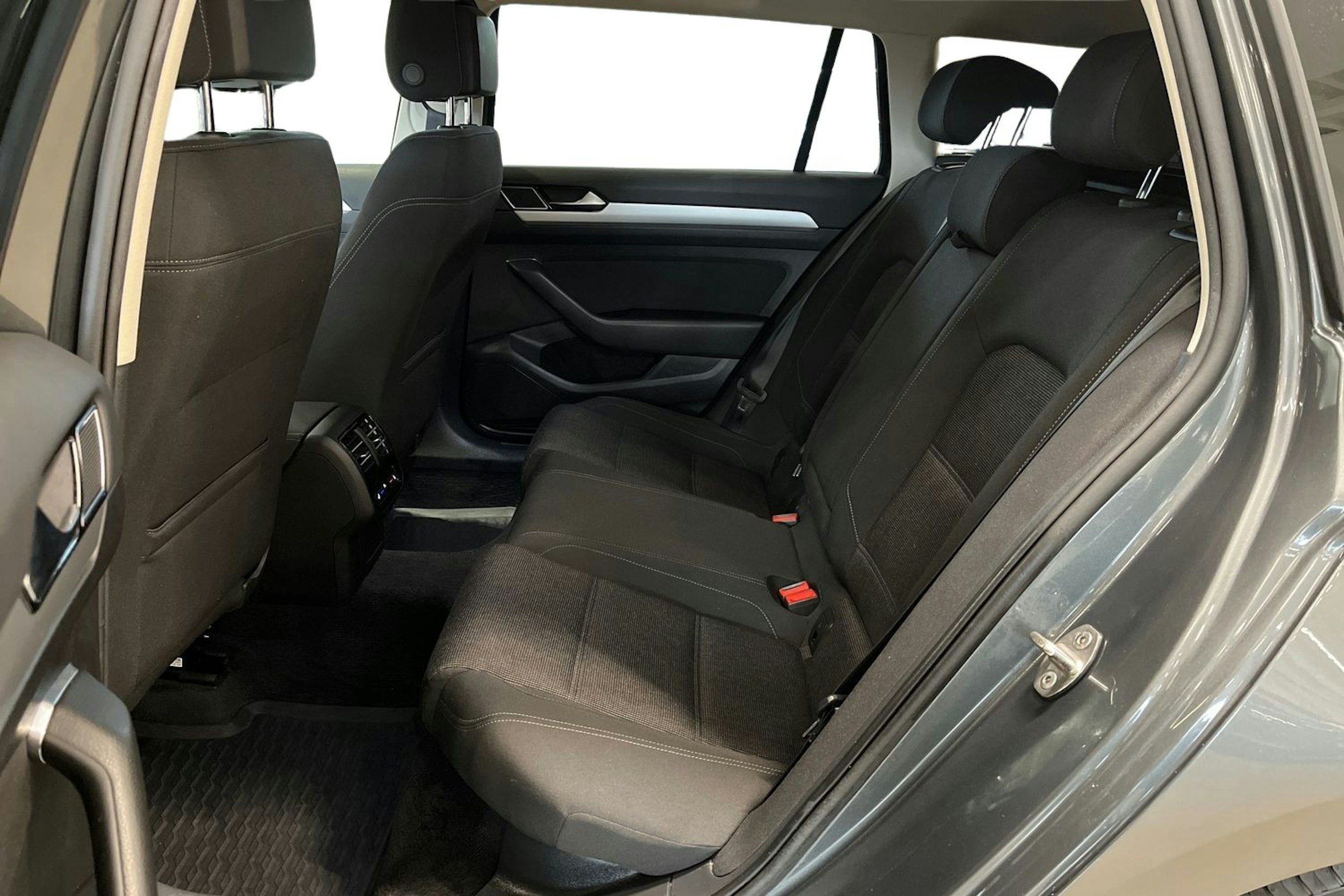 harmaa Volkswagen Passat 2016 kuva 10.