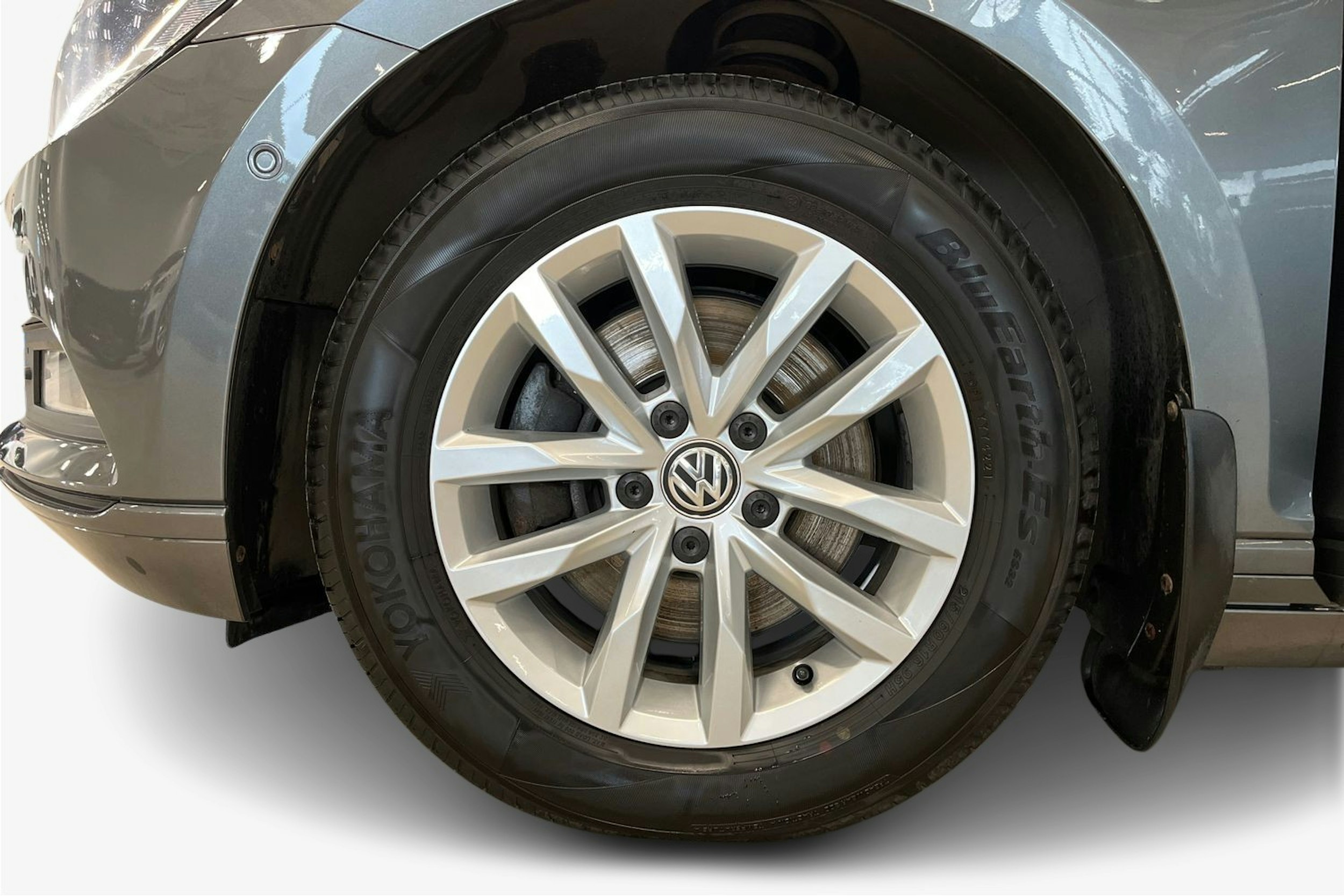 harmaa Volkswagen Passat 2016 kuva 11.