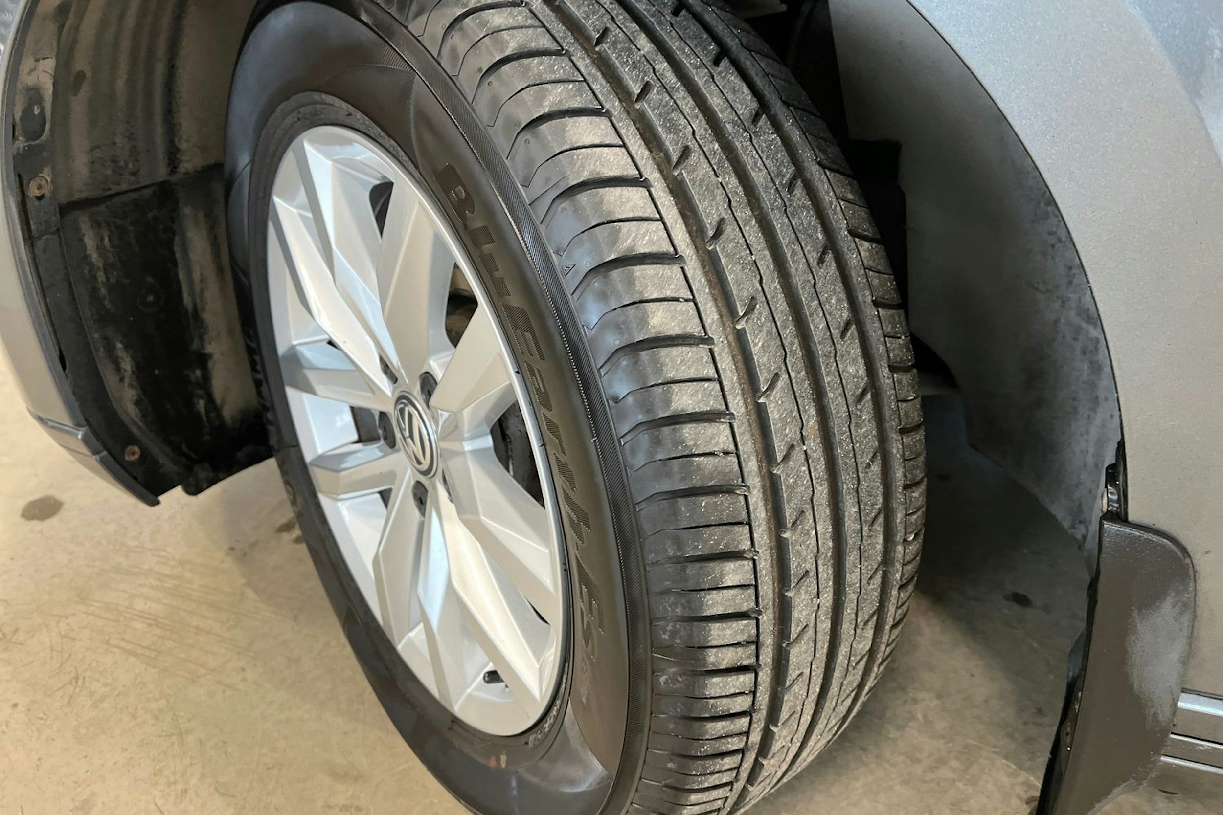 harmaa Volkswagen Passat 2016 kuva 13.