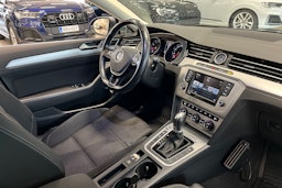 harmaa Volkswagen Passat 2016 kuva 15.