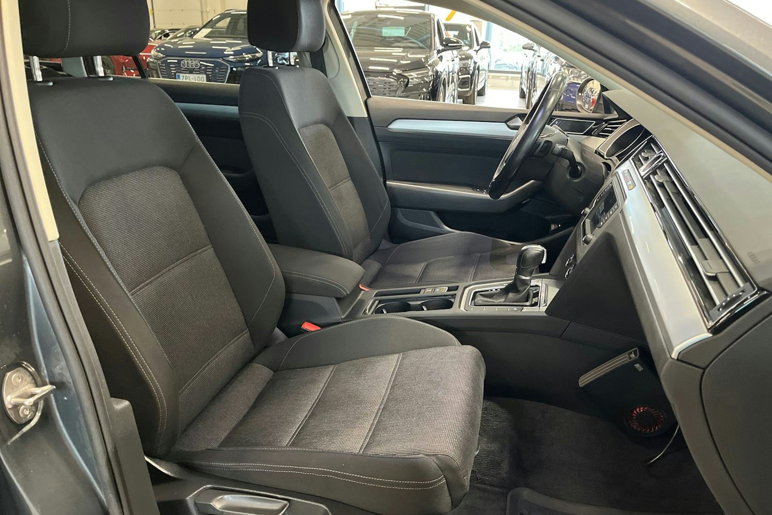 harmaa Volkswagen Passat 2016 kuva 16.