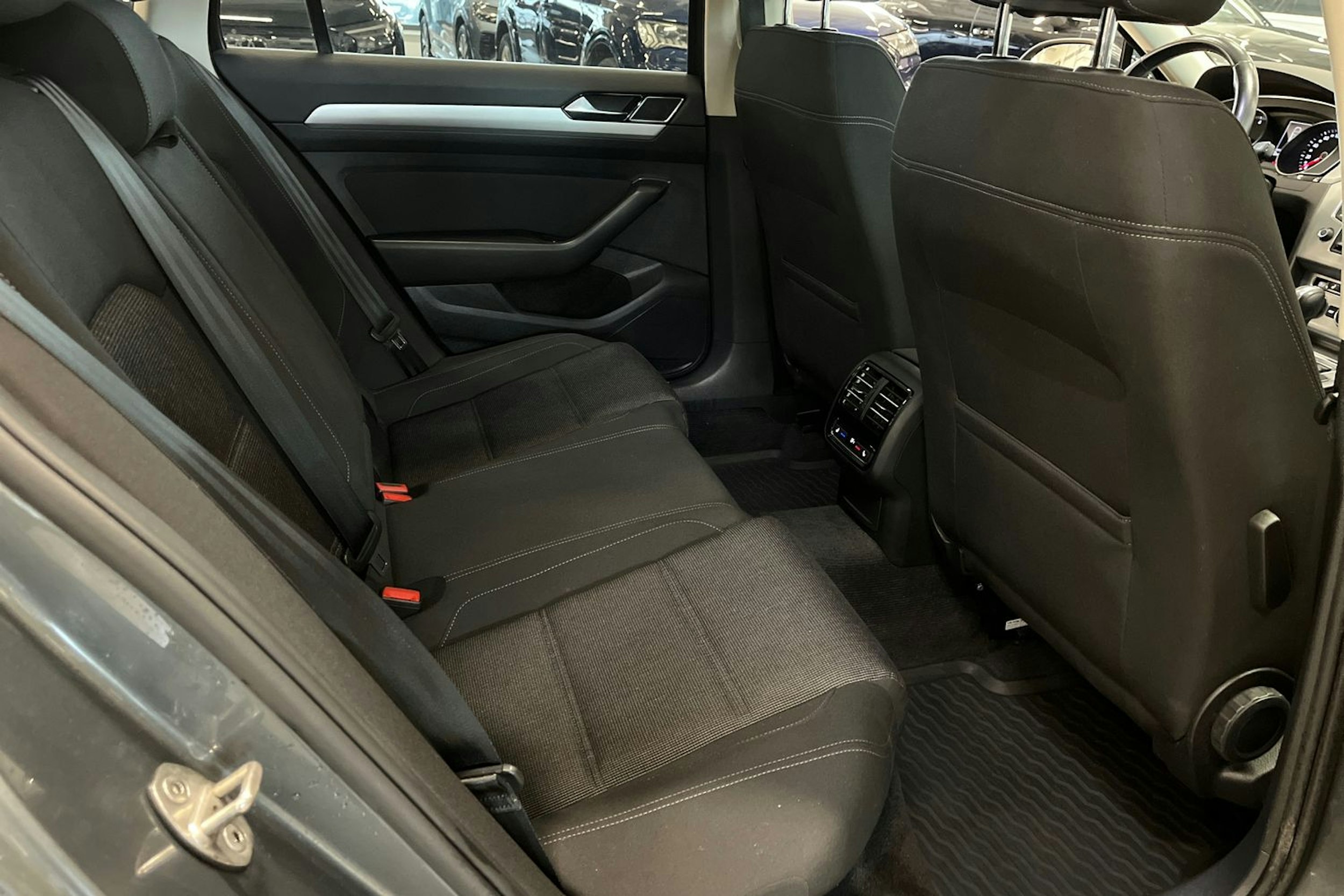 harmaa Volkswagen Passat 2016 kuva 17.