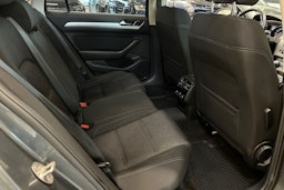 harmaa Volkswagen Passat 2016 kuva 17.