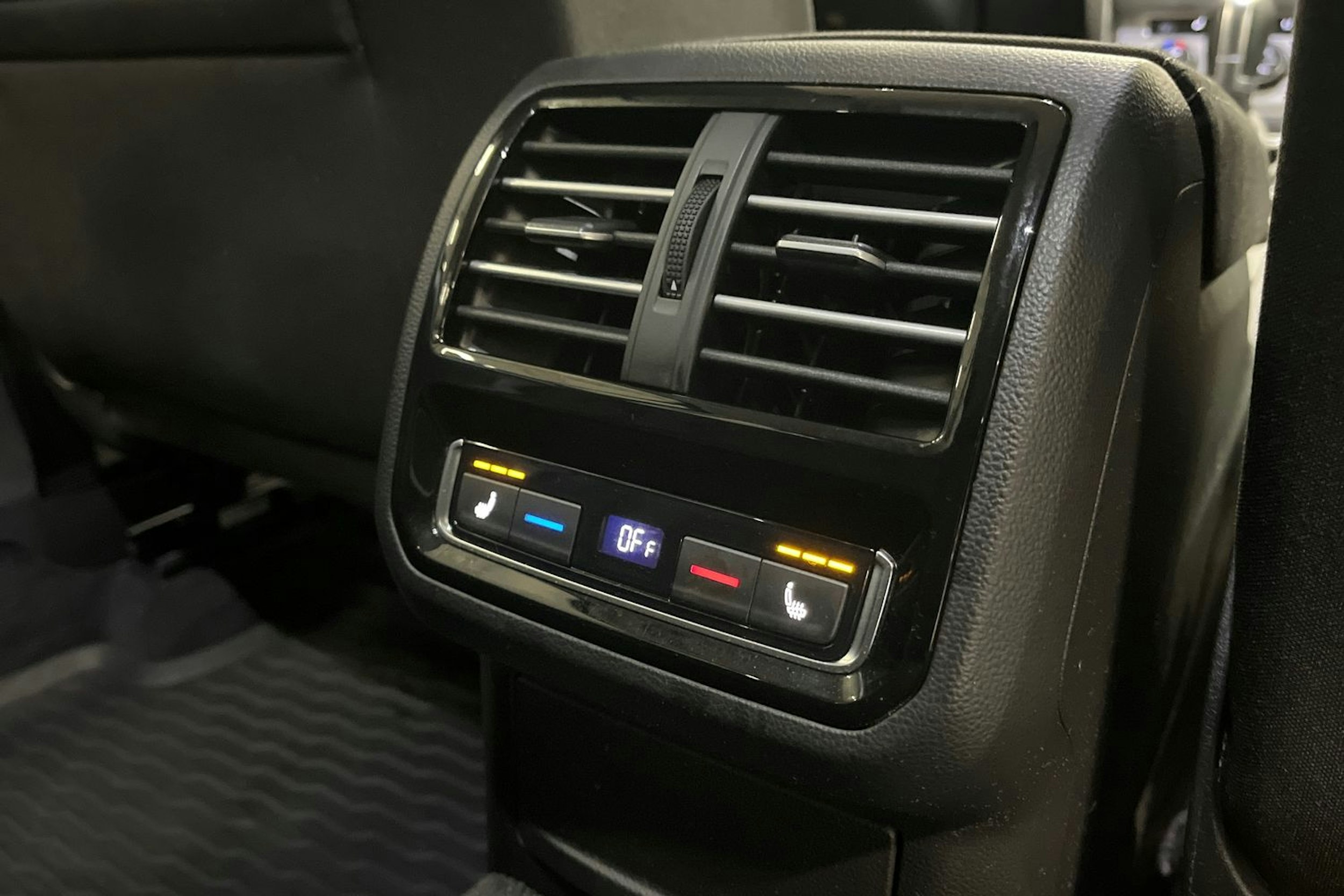 harmaa Volkswagen Passat 2016 kuva 18.