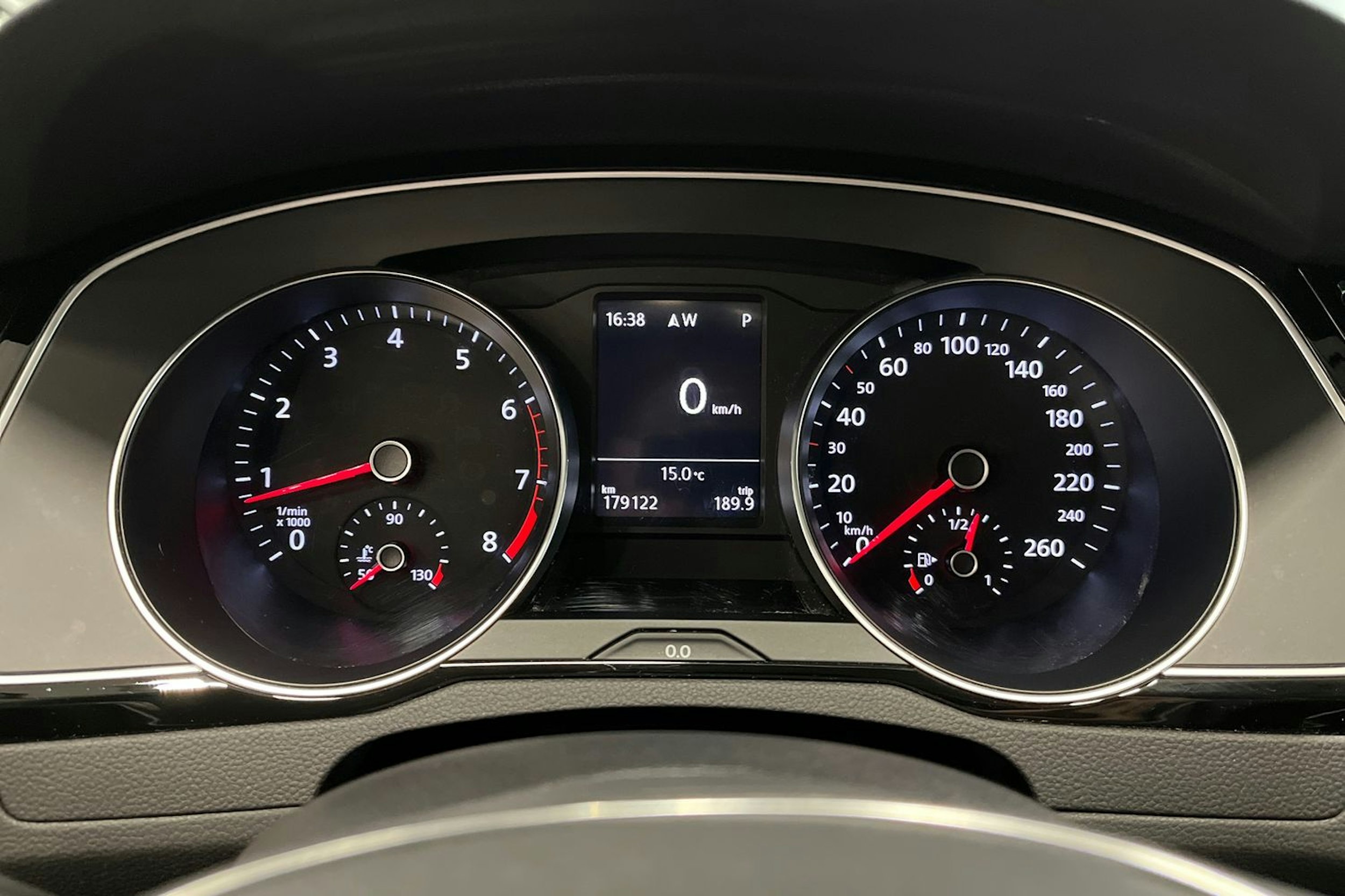 harmaa Volkswagen Passat 2016 kuva 19.