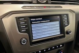 harmaa Volkswagen Passat 2016 kuva 22.