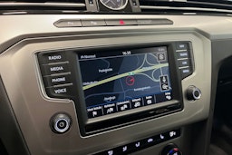 harmaa Volkswagen Passat 2016 kuva 23.