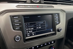 harmaa Volkswagen Passat 2016 kuva 24.
