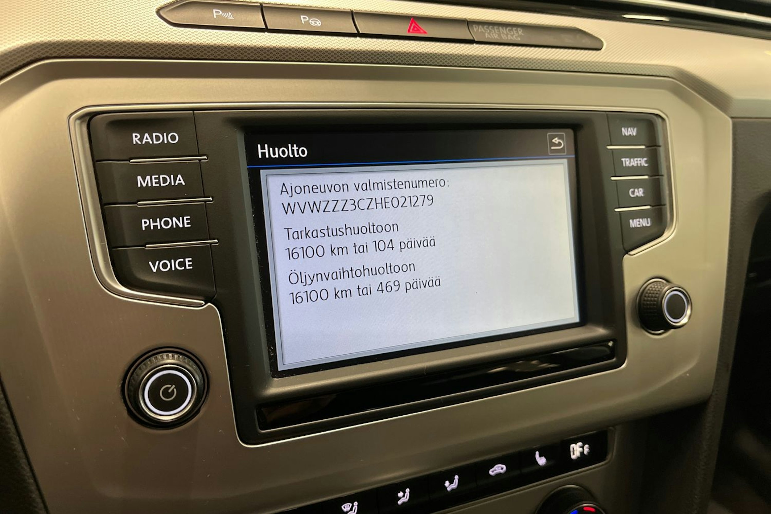 harmaa Volkswagen Passat 2016 kuva 27.