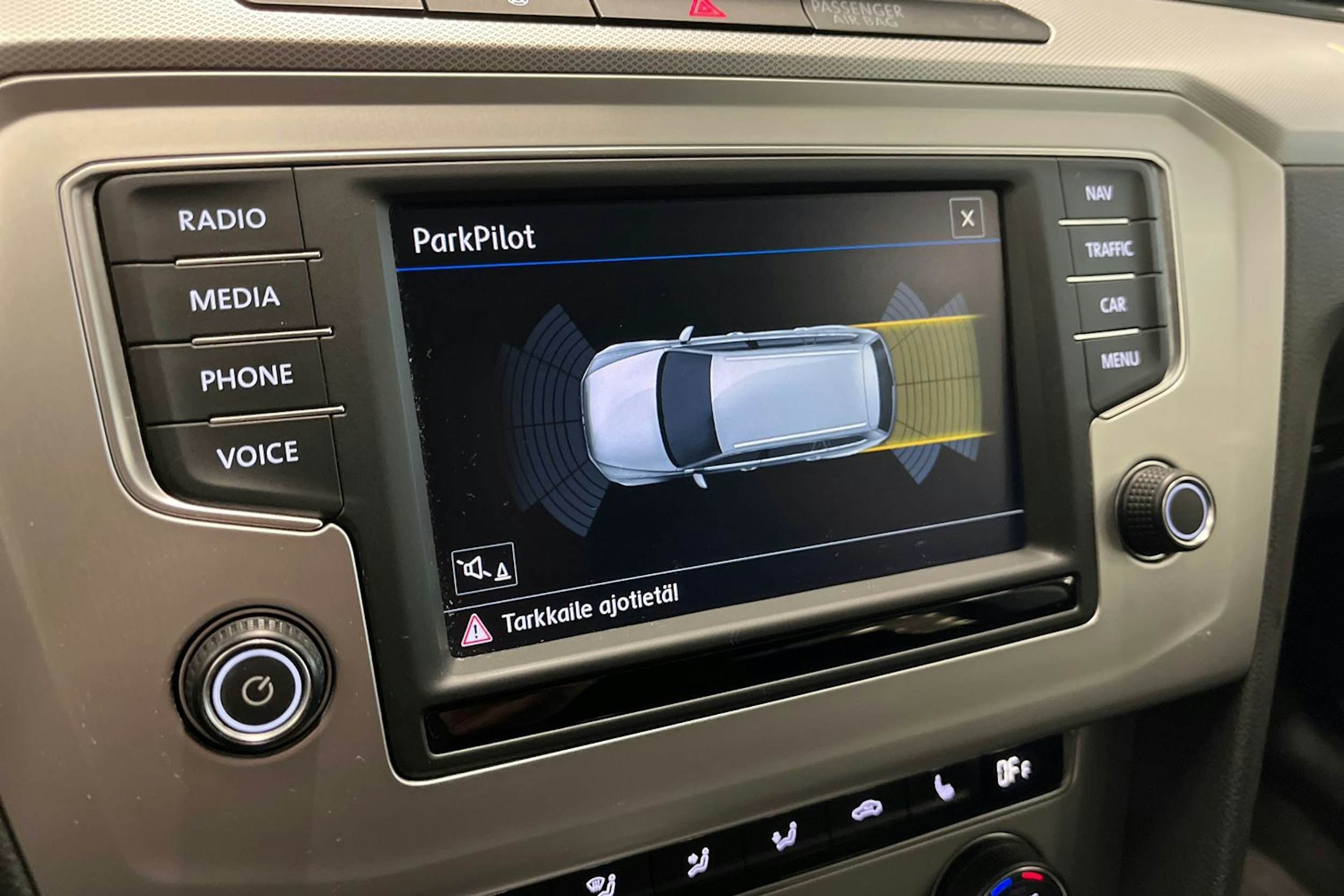 harmaa Volkswagen Passat 2016 kuva 28.