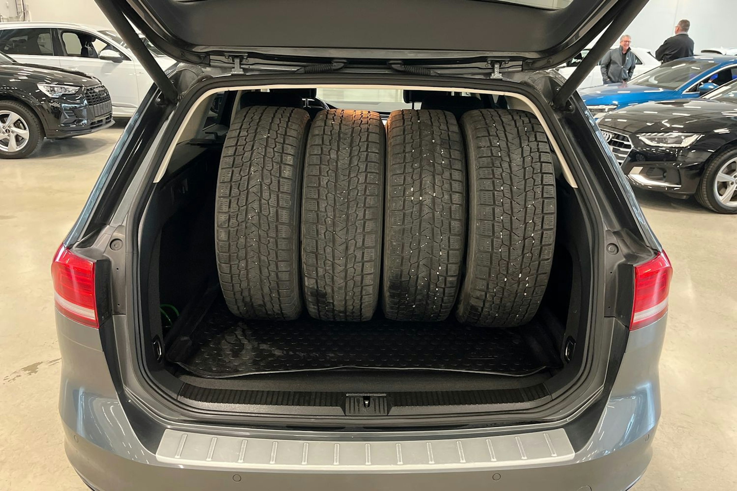 harmaa Volkswagen Passat 2016 kuva 34.