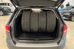 harmaa Volkswagen Passat 2016 kuva 34.