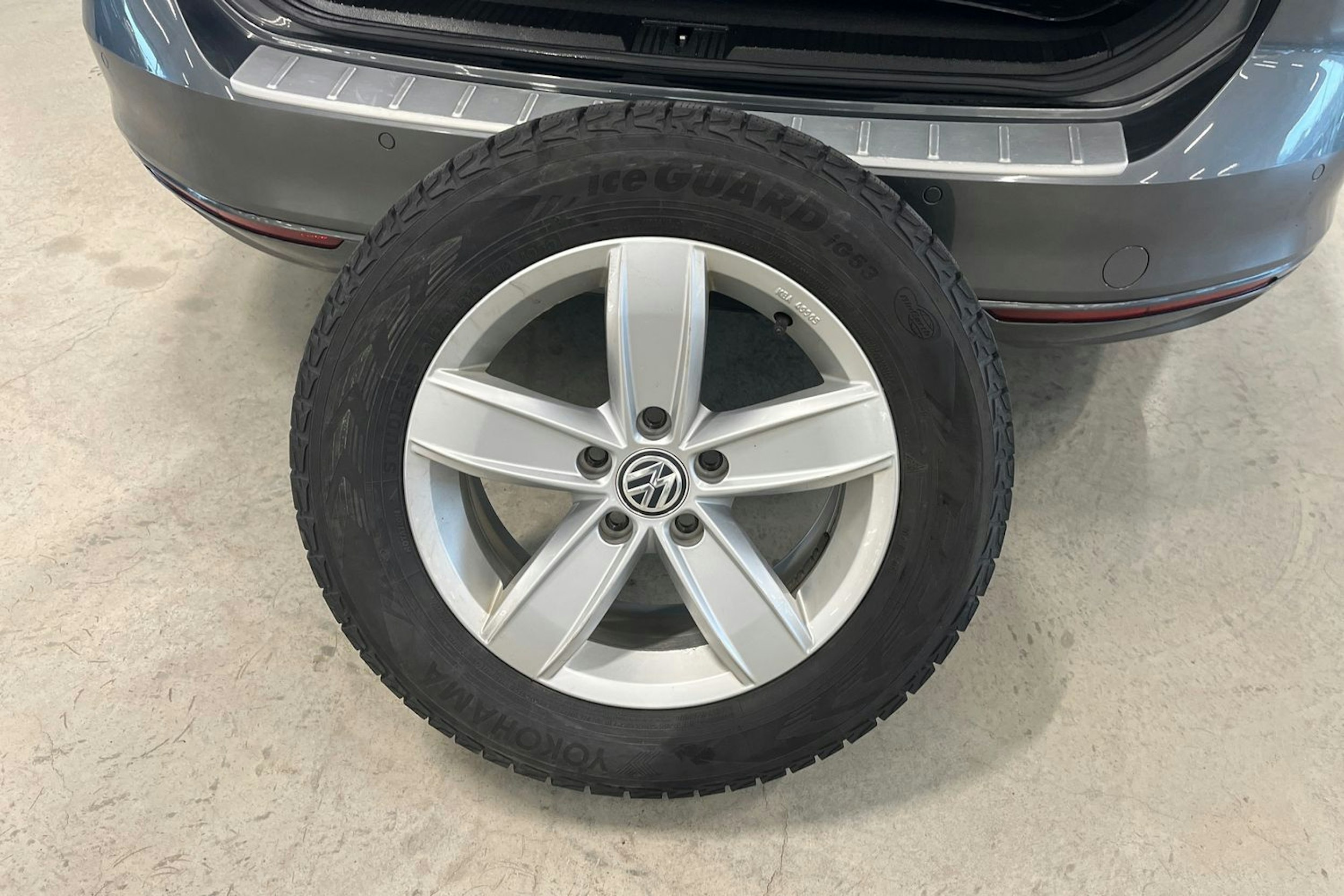 harmaa Volkswagen Passat 2016 kuva 35.