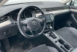 harmaa Volkswagen Passat 2016 kuva 3.