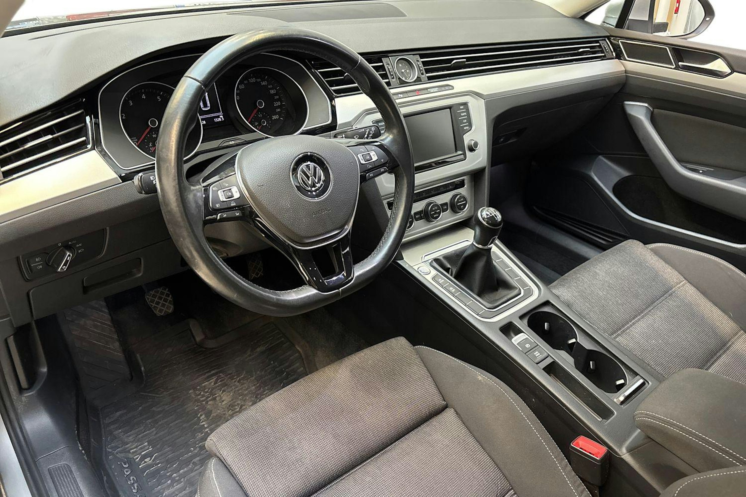met. harmaa Volkswagen Passat 2016 kuva 6.