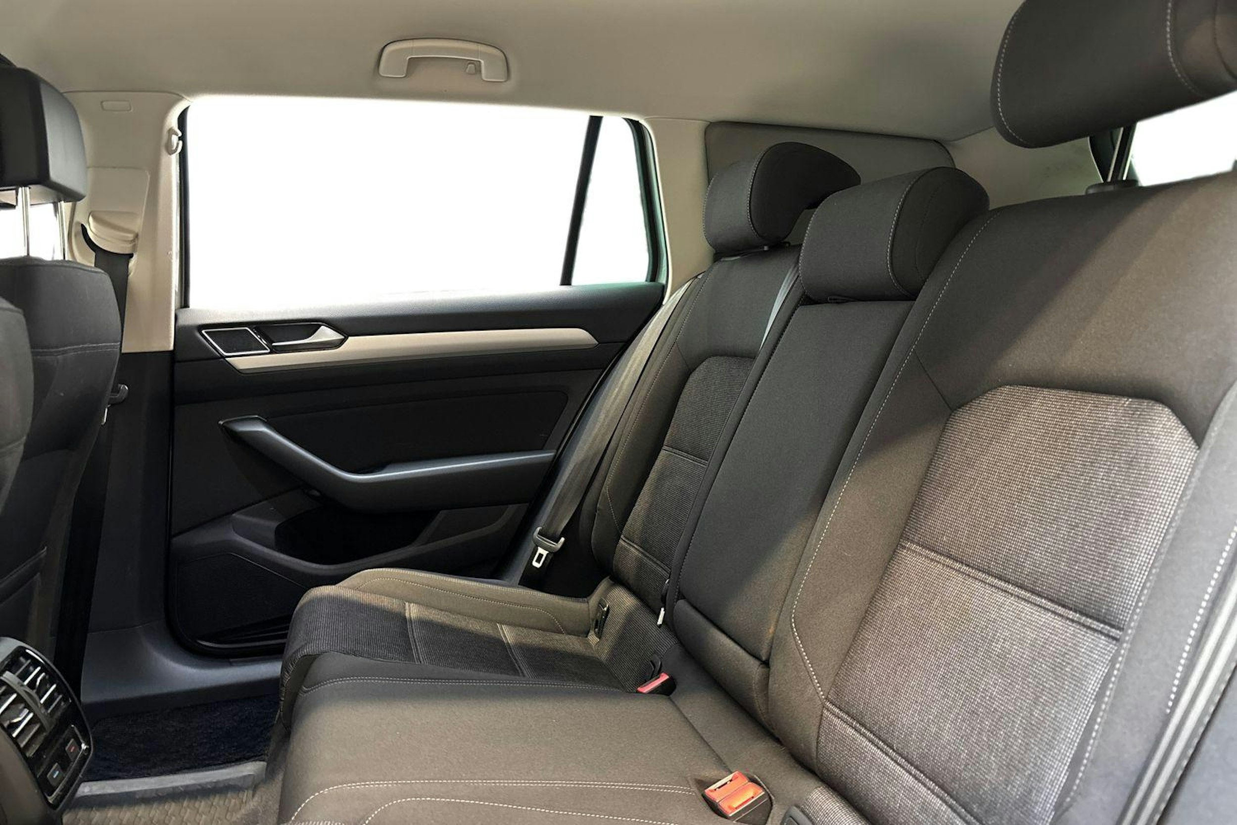 met. harmaa Volkswagen Passat 2016 kuva 8.