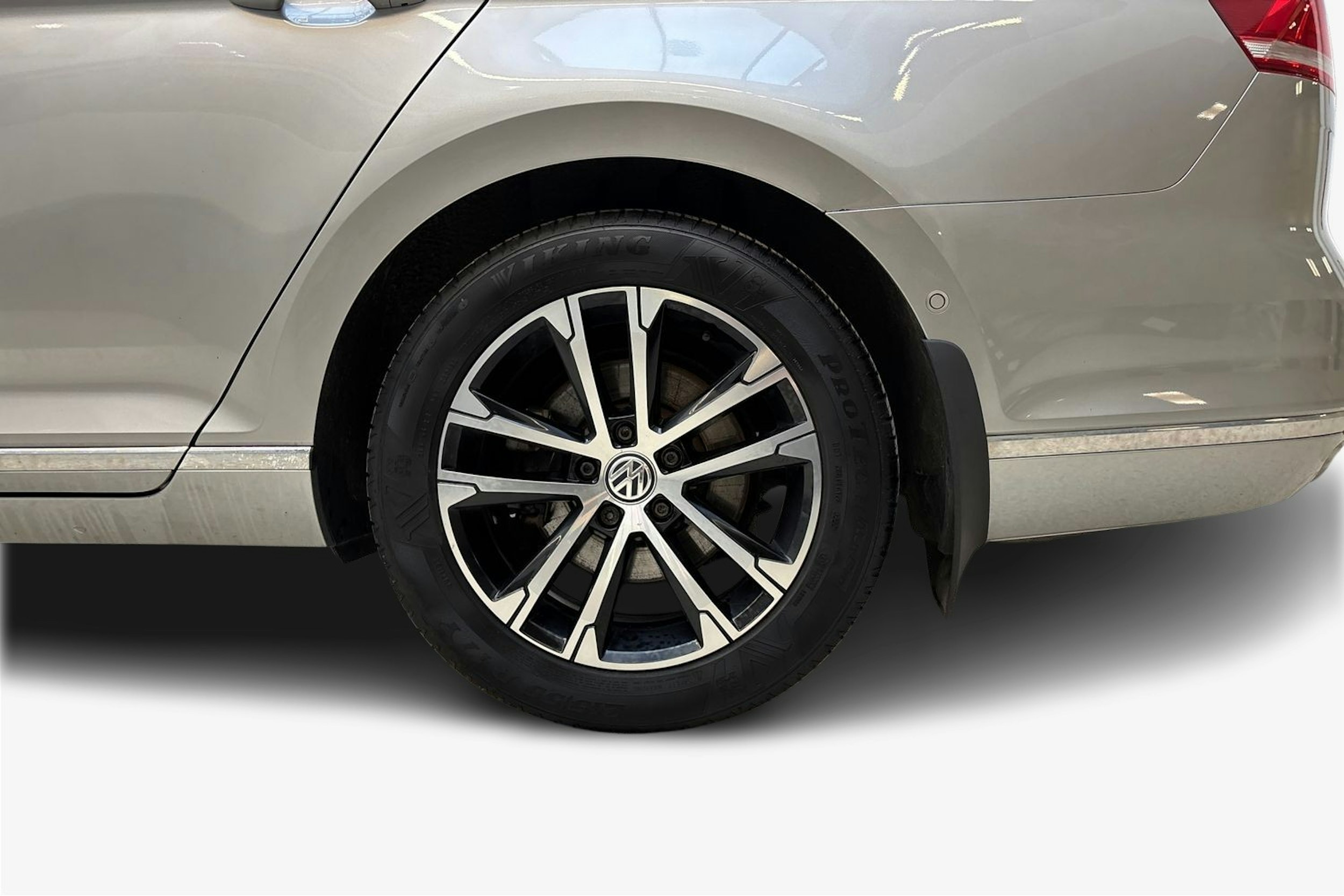 met. harmaa Volkswagen Passat 2016 kuva 9.