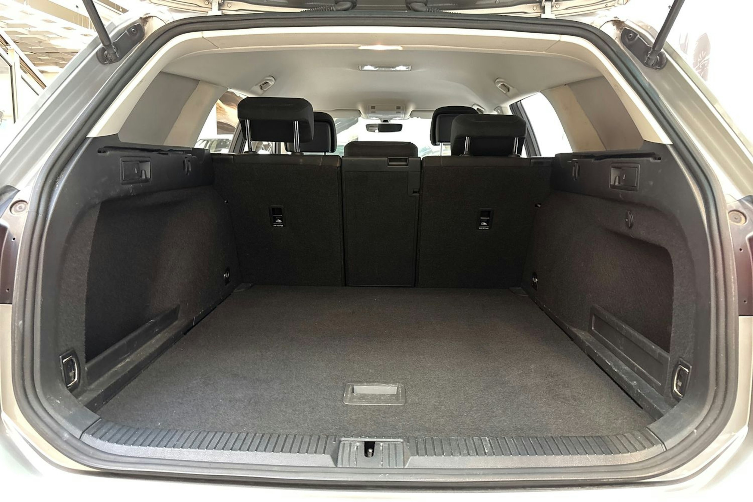 met. harmaa Volkswagen Passat 2016 kuva 12.