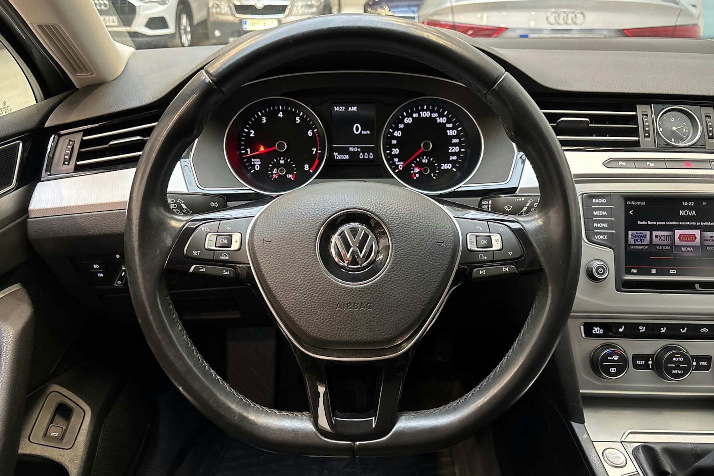 met. harmaa Volkswagen Passat 2016 kuva 14.