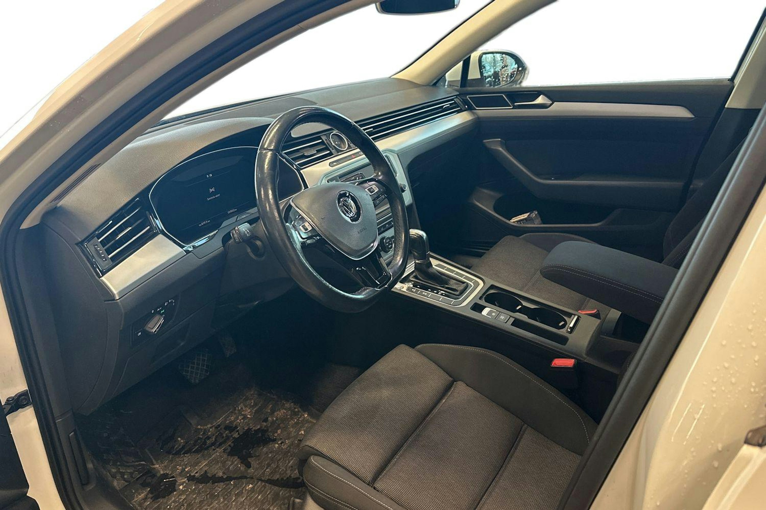 valkoinen Volkswagen Passat 2016 kuva 3.